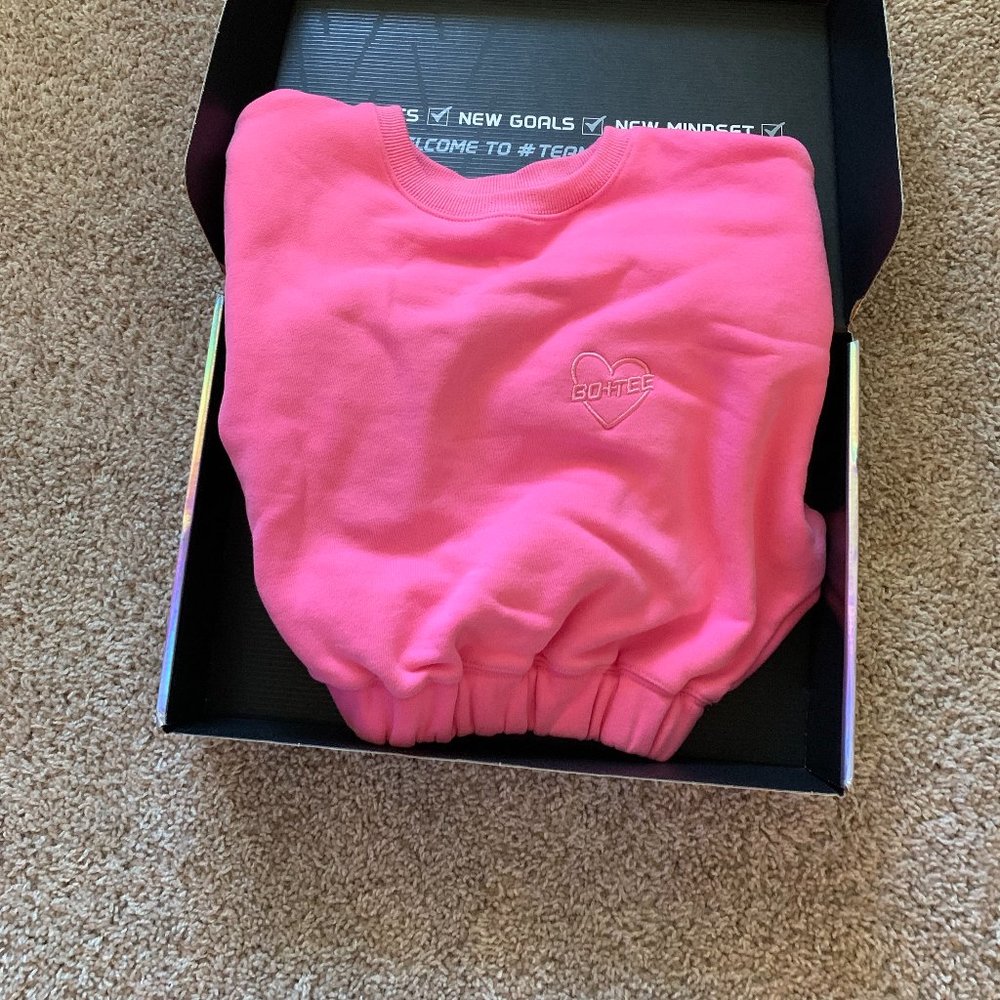 Bo+Tee Meggan Grubb XS cropped hoodie candy pink